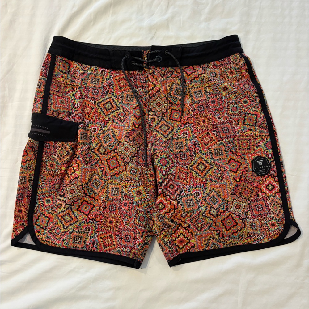VISSLA Women's Mosaic Patterned Athletic Shorts